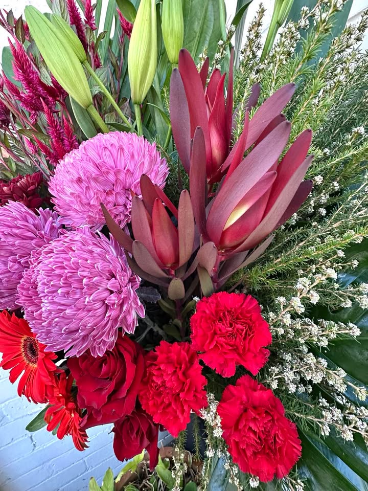 Fresh Flowers Near Me | Fresh Flower Delivery Perth | A Little Bunch